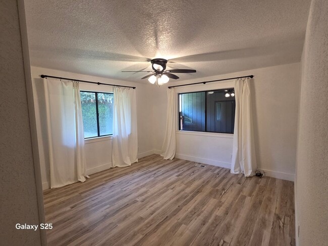 Building Photo - Large Four Bedroom with a Pool in Folsom