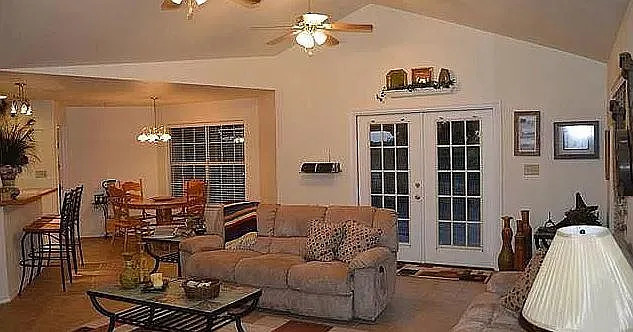 Building Photo - 123 La Paloma Dr