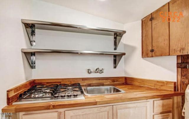Building Photo - 586 Los Rocas Dr