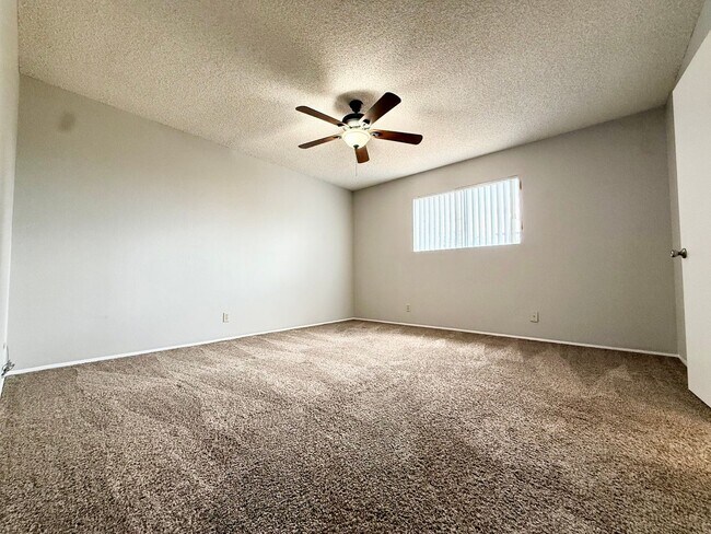 Building Photo - 2350 Sea Breeze Dr