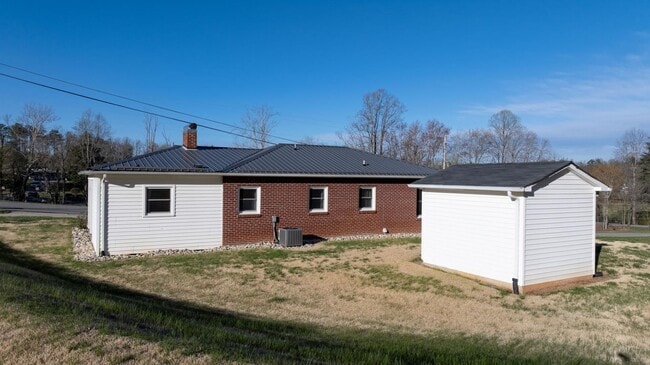 Building Photo - 313 Arrowood St SE