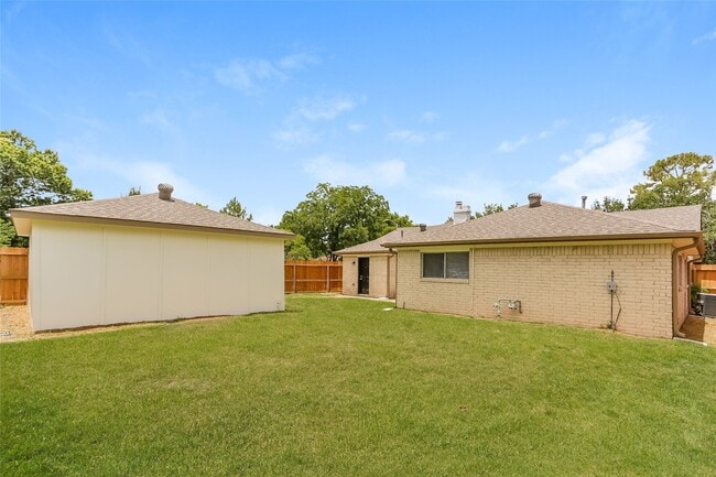 Building Photo - 10402 Sagetree Dr