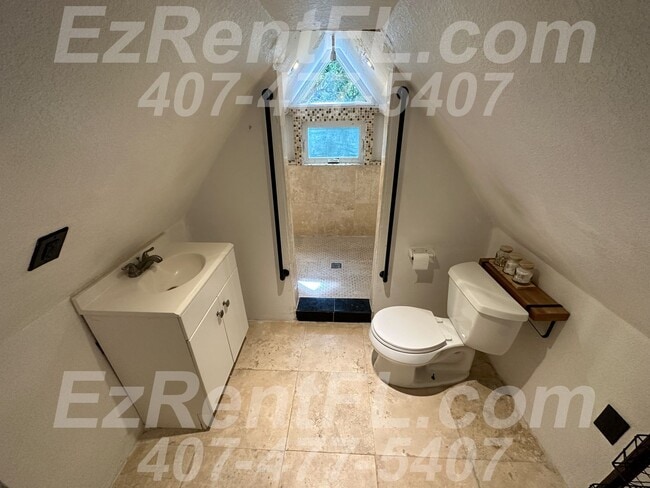Building Photo - 2nd Floor Attic Studio Apt w/ Kitchenette ...