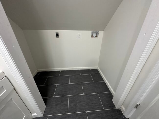 Building Photo - 536 Beech St