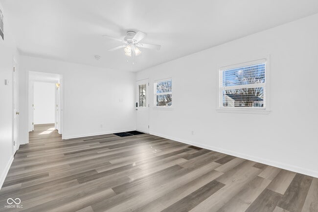 Building Photo - 420 Douglas Dr