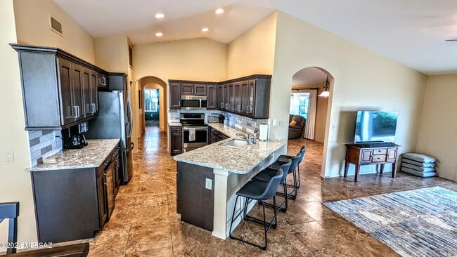 Building Photo - 38135 S Rolling Hills Dr