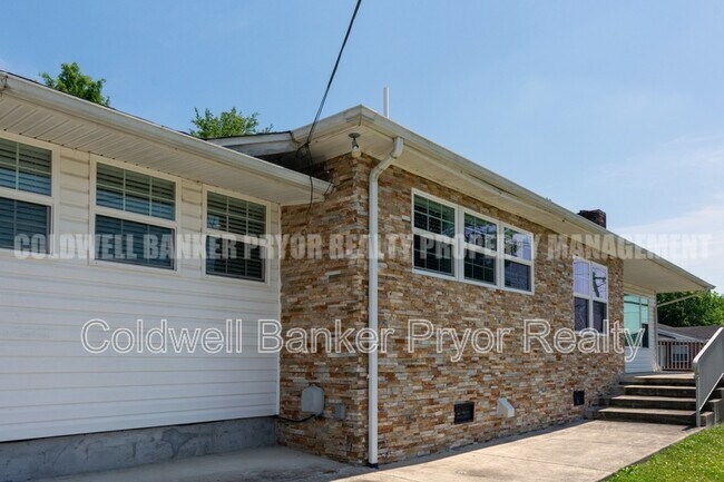 Building Photo - 4890 College Dr E