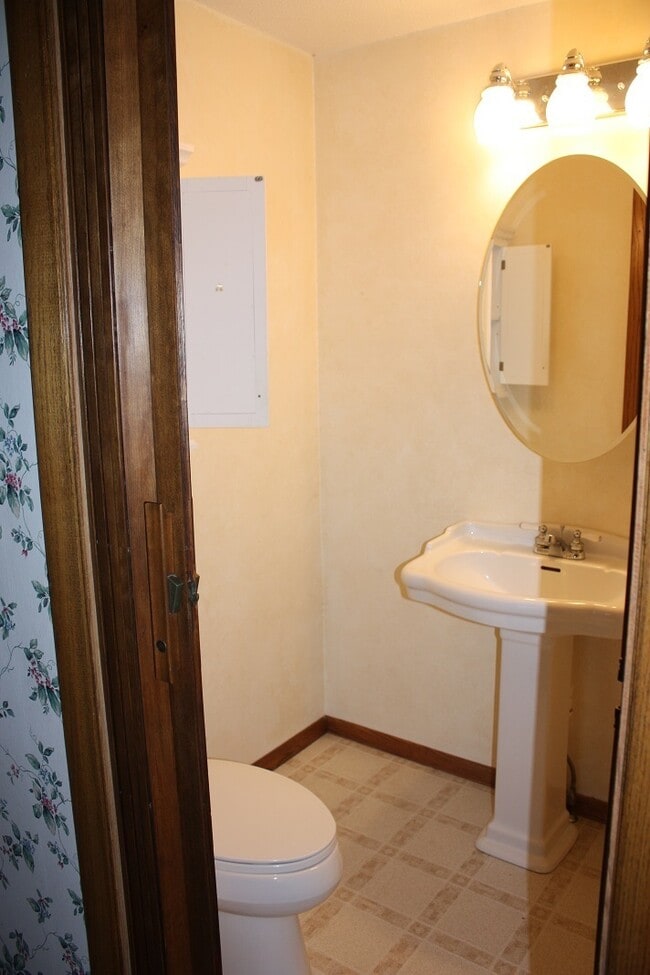 Building Photo - Acreage Nestled In City Of Pella