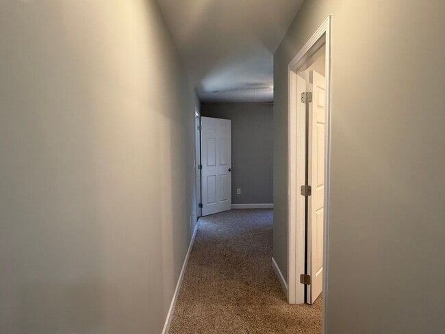 Building Photo - Spacious 3 Bedroom, 3.5bath in central Joh...