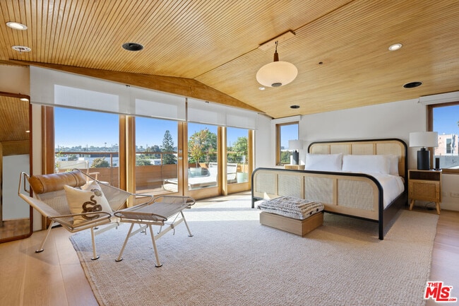 Building Photo - 812 Brooks Ave