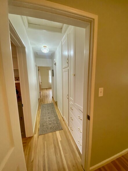 Building Photo - 4828 Grand Ave