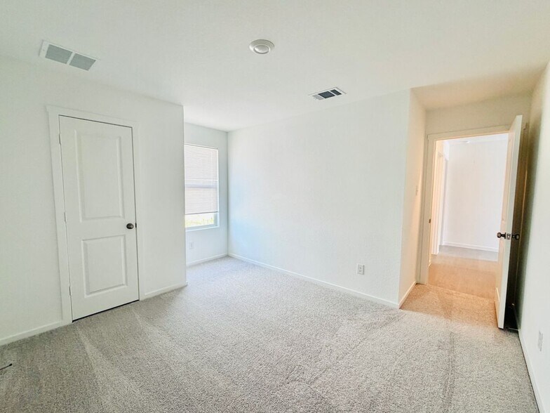 Building Photo - 449 Jones Bch Ln