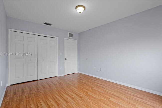 Building Photo - 865 SW 6th Ct