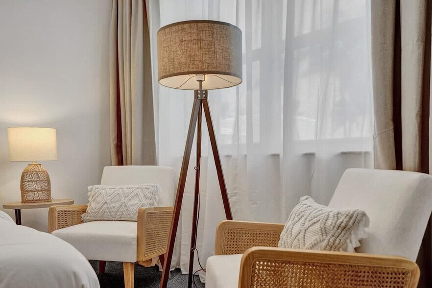 Building Photo - 851 N Surf Rd