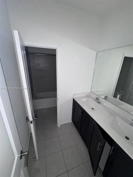 Building Photo - 157 NE 27th Terrace