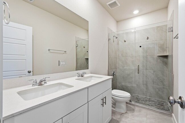 Building Photo - 18037 Martin Pines Dr