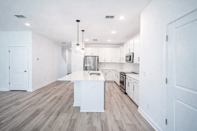 Building Photo - 154 Kingswood Cir