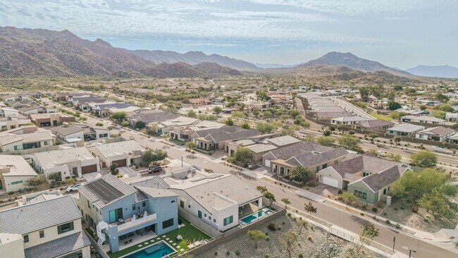 Building Photo - Luxury at Vistal