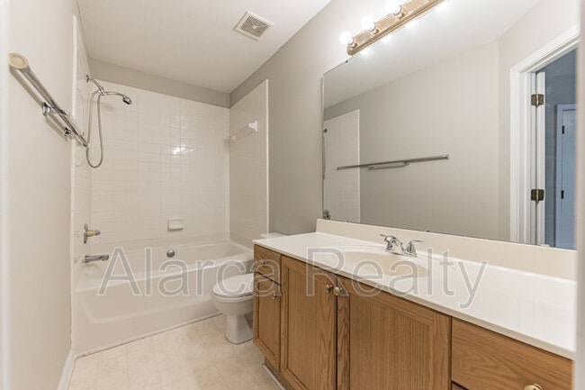 Building Photo - 1285 E Woodlawn Rd