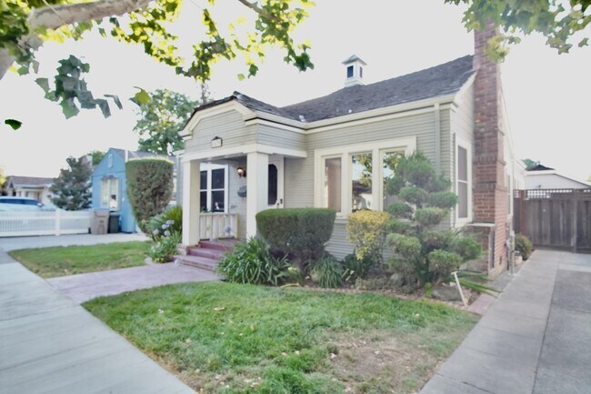 Building Photo - 1479 Sierra Ave
