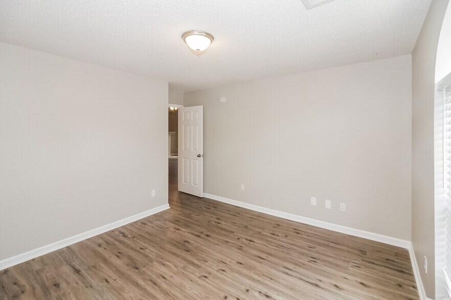 Building Photo - 6465 White Hawk Ln