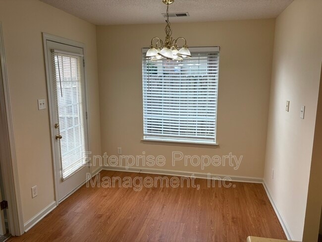 Building Photo - 10127 Cross Valley Dr