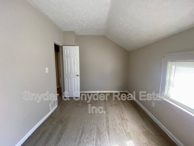 Building Photo - 748 Merton Ave