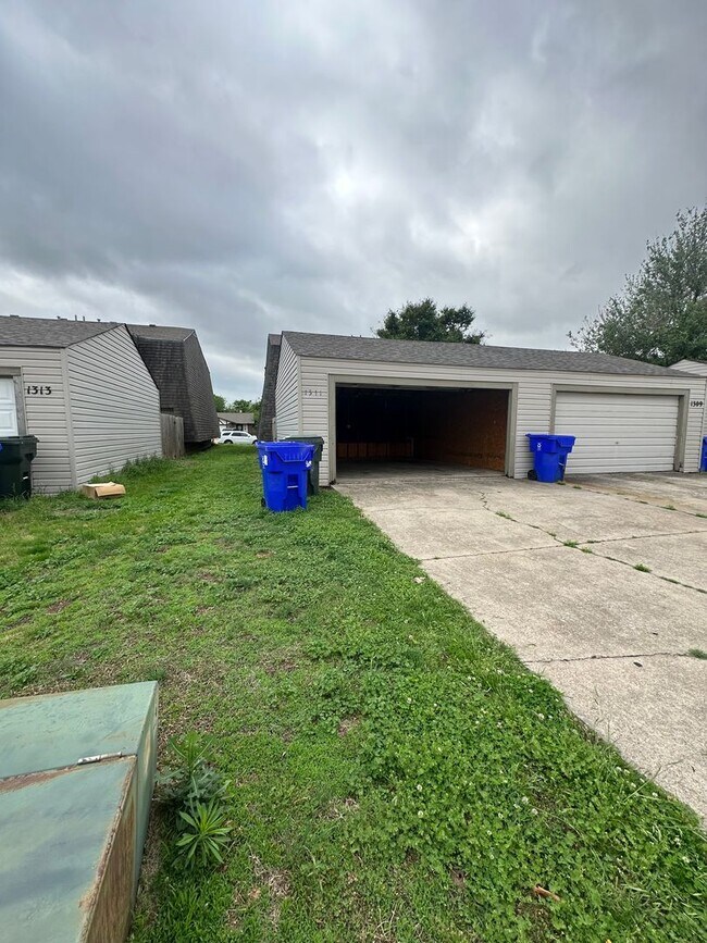 Building Photo - 1311 Eastgate Dr