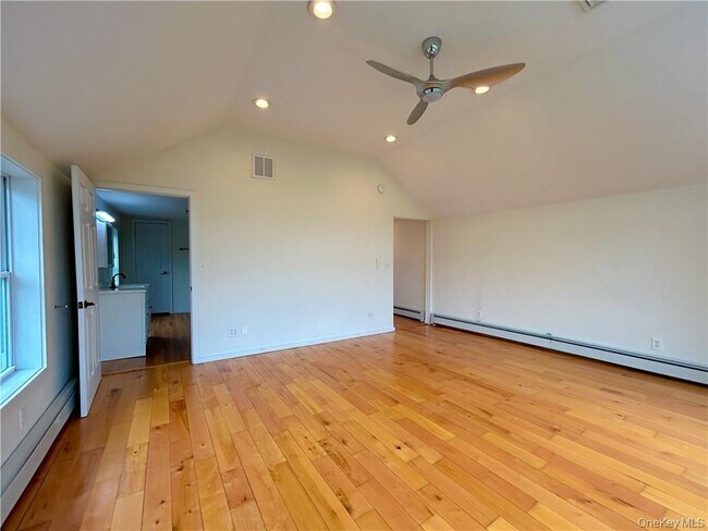 Building Photo - 941 Elting Rd