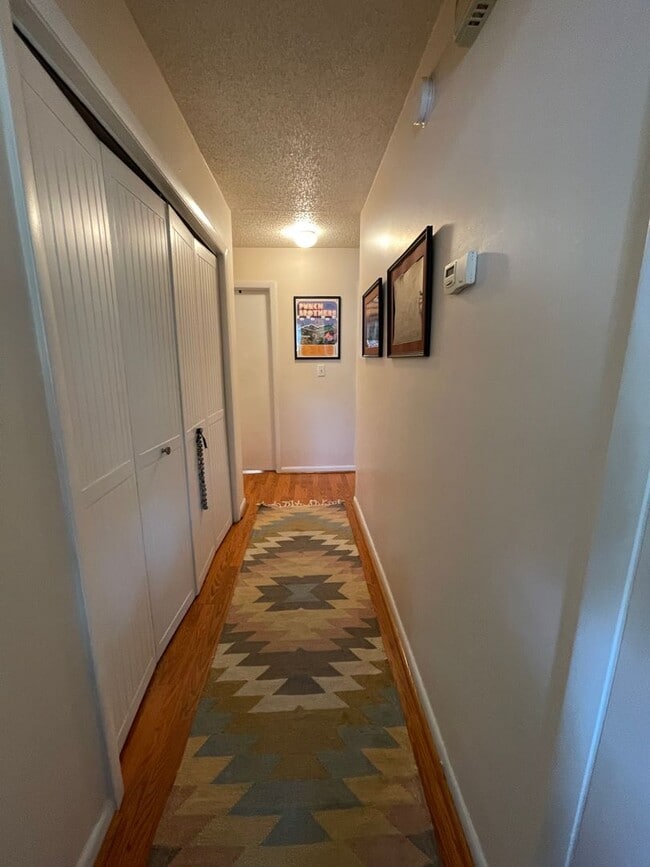 Building Photo - Lynnhaven Shores