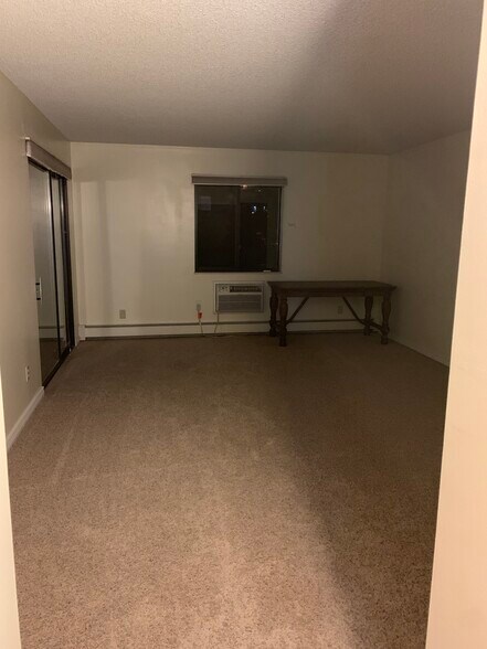 Main bedroom - 7420 E Quincy Ave