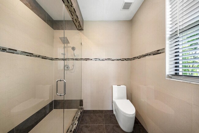 Building Photo - 9065 Watercrest Cir E
