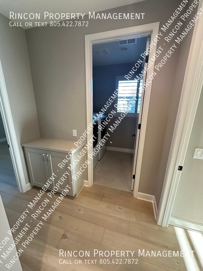 Building Photo - ROOM IN LARGE HOUSE FOR RENT!!! Bathroom a...