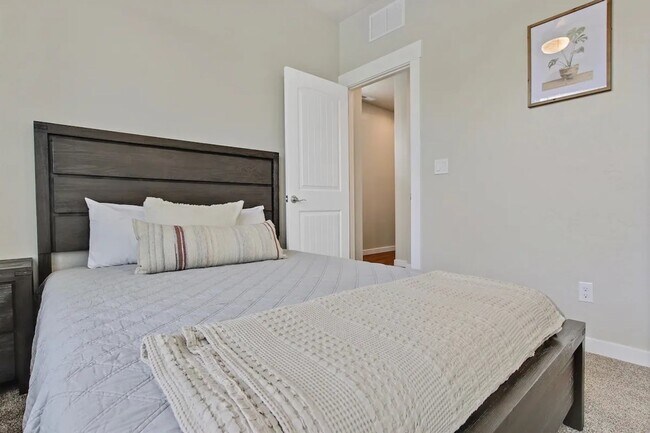 Building Photo - Beautiful 3 bedroom Single Level Home _ Pe...