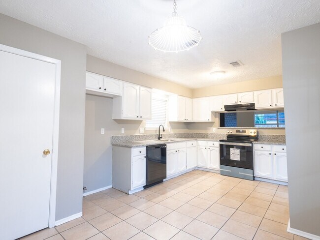 Building Photo - 6542 Bridgegate Dr