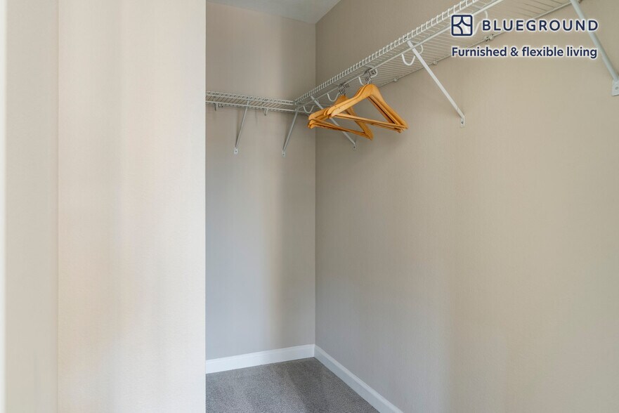 Building Photo - 5684 Bay St