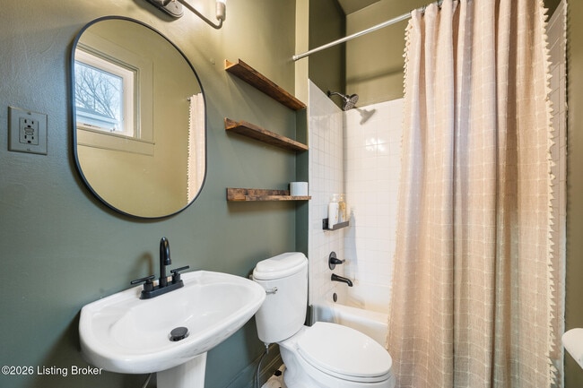 Building Photo - 1820 Sherwood Ave