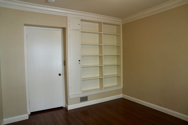 Building Photo - Charming & Spacious 3BR/2BA Lower-Level Home in Prime Baywood Location