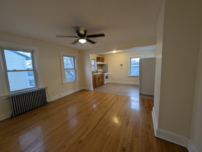 Living room: towards kitchen - 268 2nd St