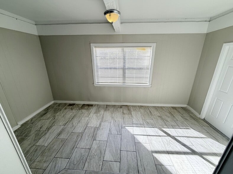 Building Photo - 10252 Haverford Rd