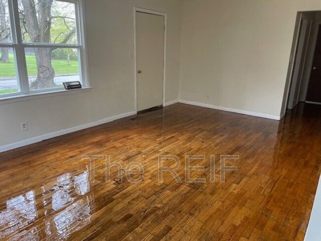 Building Photo - 1080 E Cornell Ave