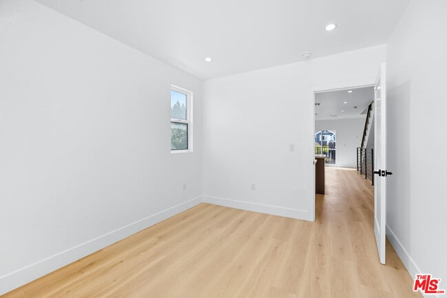 Building Photo - 3207 W 18th St