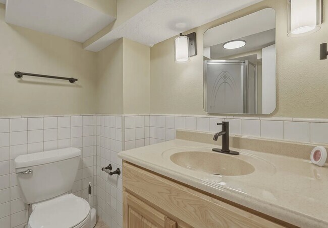 Building Photo - 403 Highland Dr