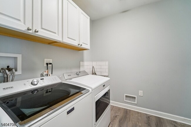 Building Photo - 204 Harrison St