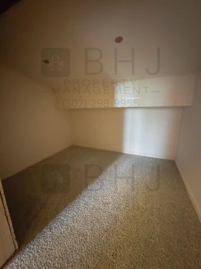 Building Photo - 21 Mills Ln