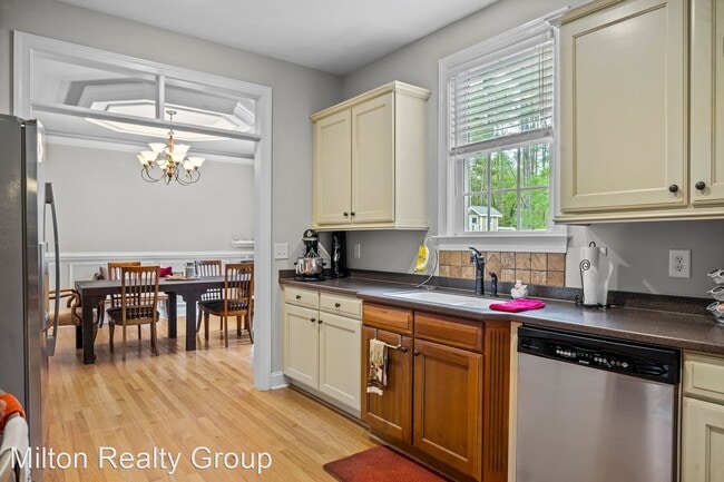 Building Photo - 4 br, 2.5 bath House - 245 Brae Drive