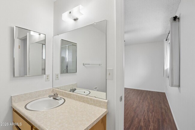 Building Photo - 1014 E Balboa Cir