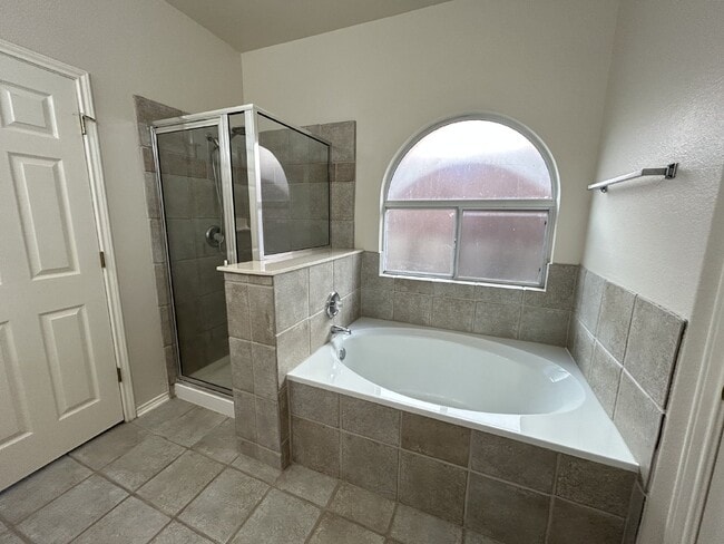 Building Photo - 5 Bedrooms house at Roger Ranch ready to m...