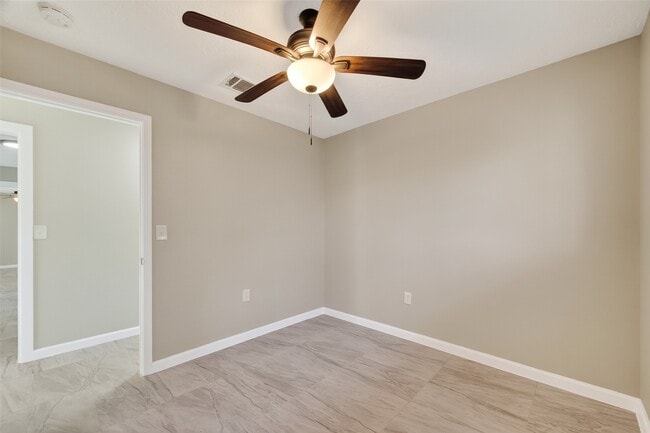 Building Photo - 7814 Pin Oak Dr