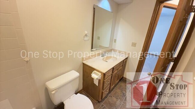 Building Photo - Beautiful 4 Bedroom 2.5 Bathroom in Olathe